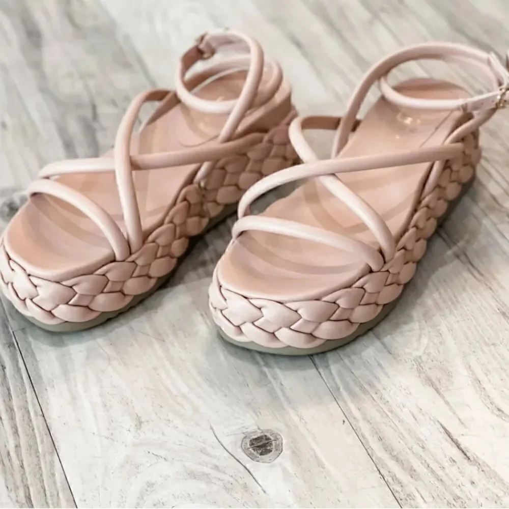 Shu shop Literally like new “Lilith” apricot colored platform strappy sandals-